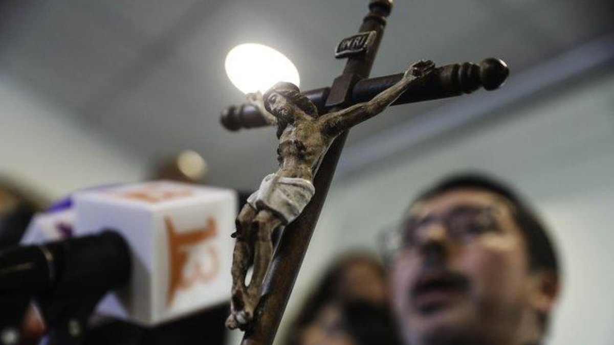 La Conferencia Episcopal de Chile emitió una declaración en la que asegura que su único propósito al suscribir el acuerdo fue dar mayores garantías a los denunciantes de abuso sexual.-EFE