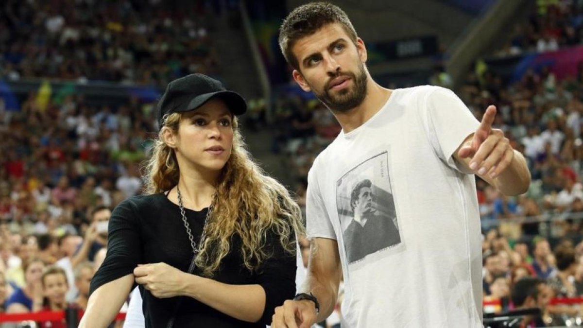 Shakira y gerard Piqué.-ALBERT EGEA