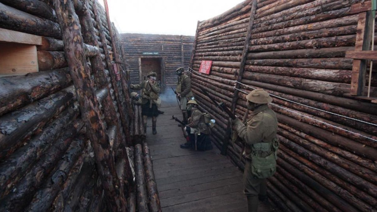 La recreación del la I Guerra Mundial contó con todo lujo de detalles, desde los decorados hasta la vestimenta y objetos de los soldados.-G.G.