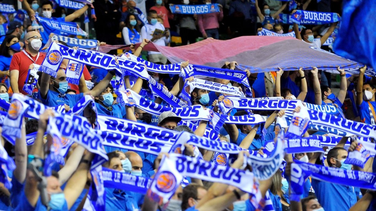 Imagen de la afición del San Pablo. SANTI OTERO