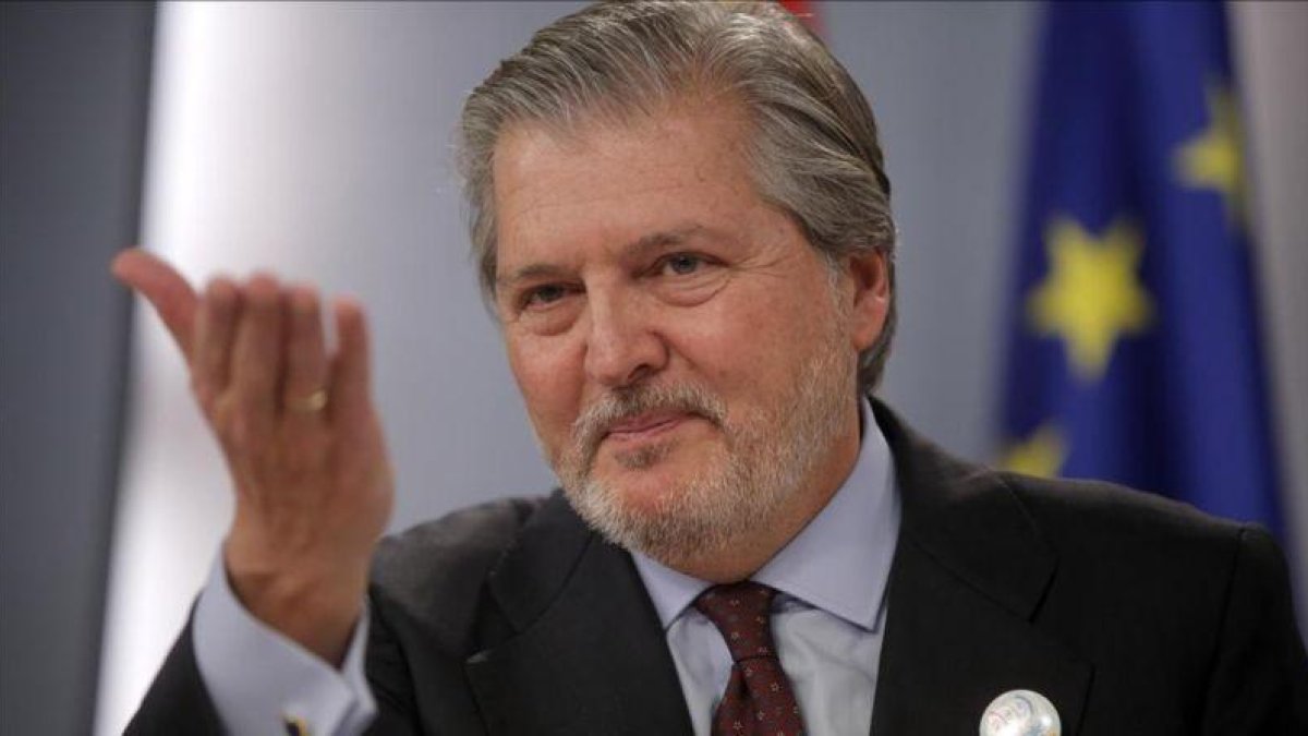 El portavoz del Gobierno, Íñigo Méndez de Vigo, en la rueda de prensa posterior al Consejo de Ministros.-JOSÉ LUIS ROCA