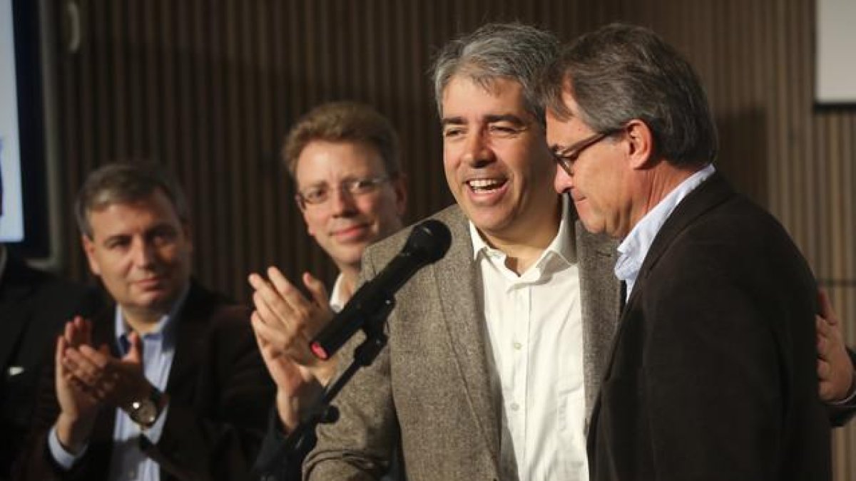 Francesc Homs y Artur Mas, en el acto de la candidatura Democràcia i Llibertat, en Barcelona.-DANNY CAMINAL