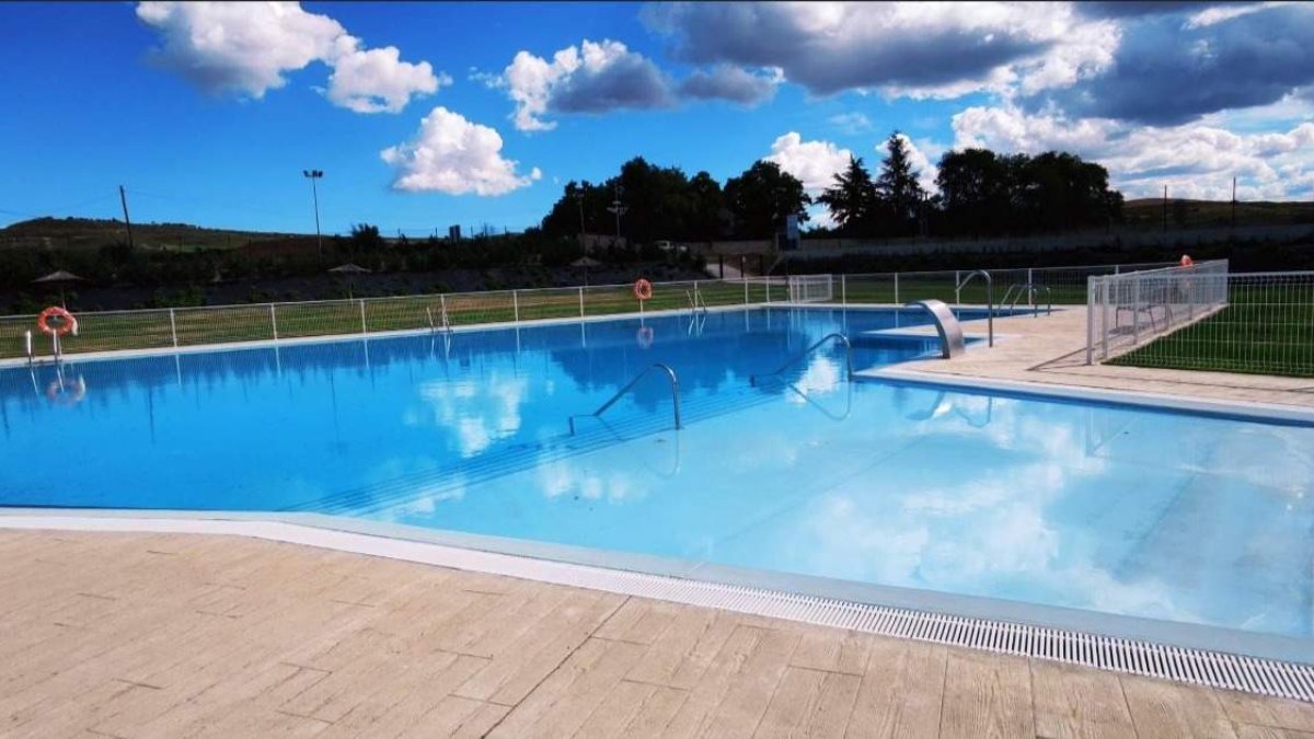 Detalle de las piscina principal de las instalaciones de Arcos de la Llana. ECB