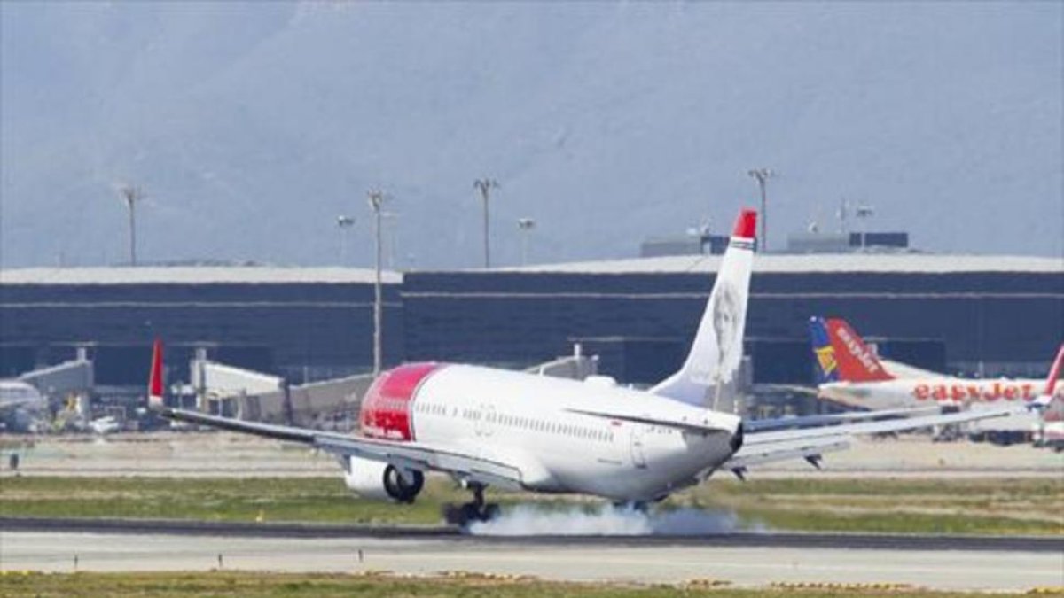 Una imagen del aeropuerto de El Prat.-FERRAN NADEU