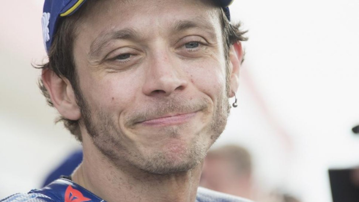 Valentino Rossi lamenta su caída al llegar a su box en Austin (Tejas).-MIRCO LAZZARI