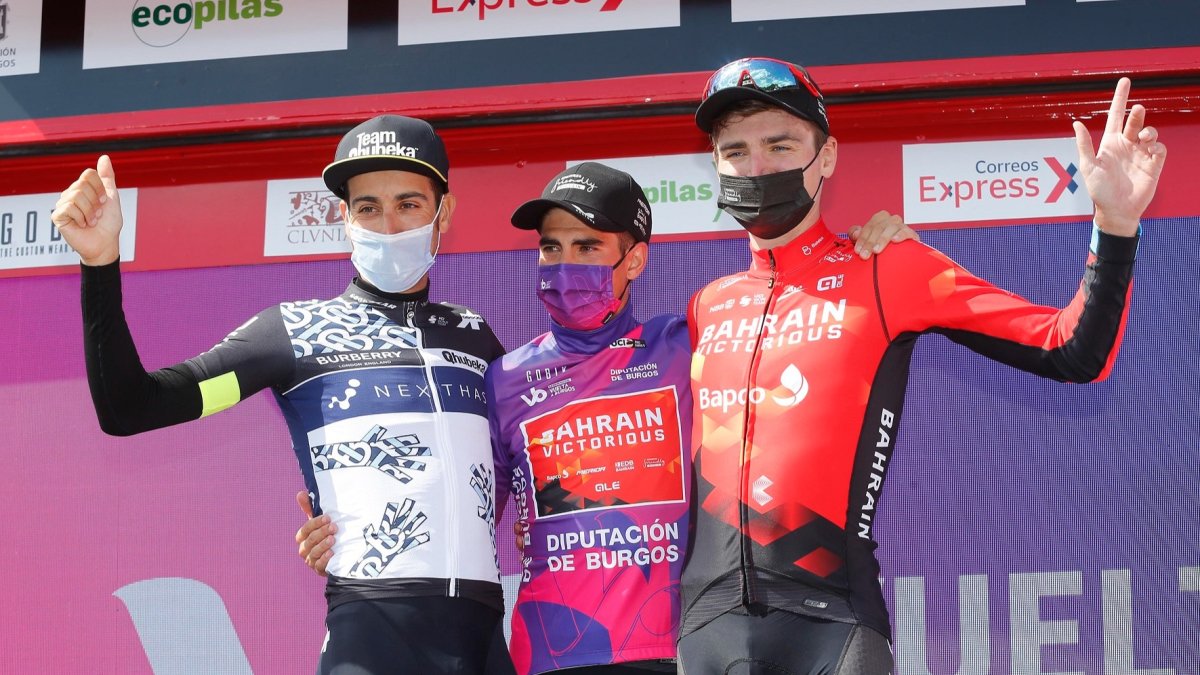 Landa, Aru y Padun completaron el podio de 2021. SANTI OTERO