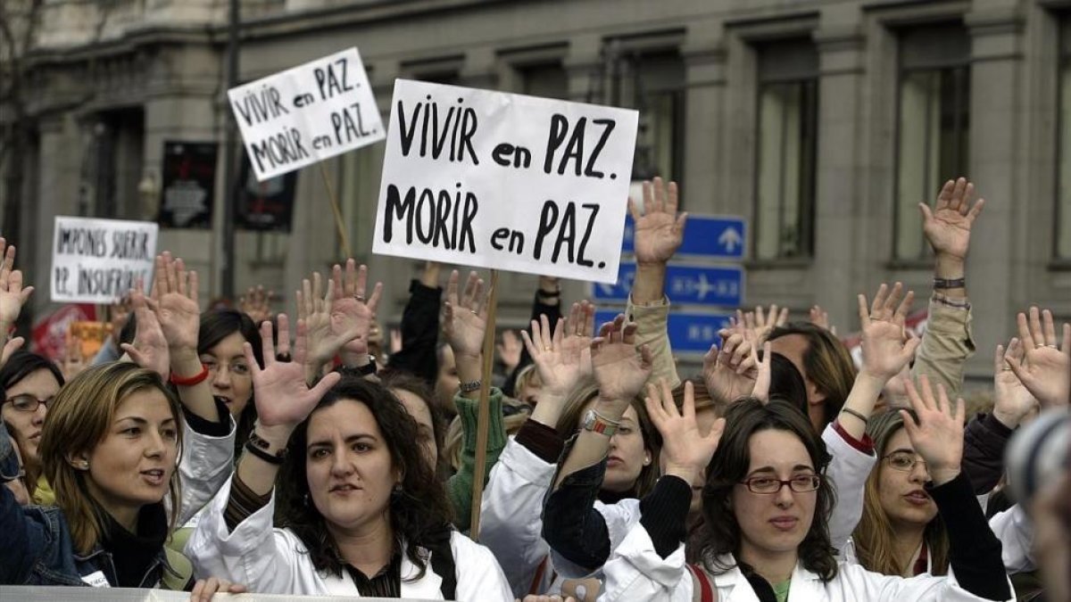 Manifestación en Madrid en defensa del derecho a morir con dignidad-AGUSTIN CATALAN