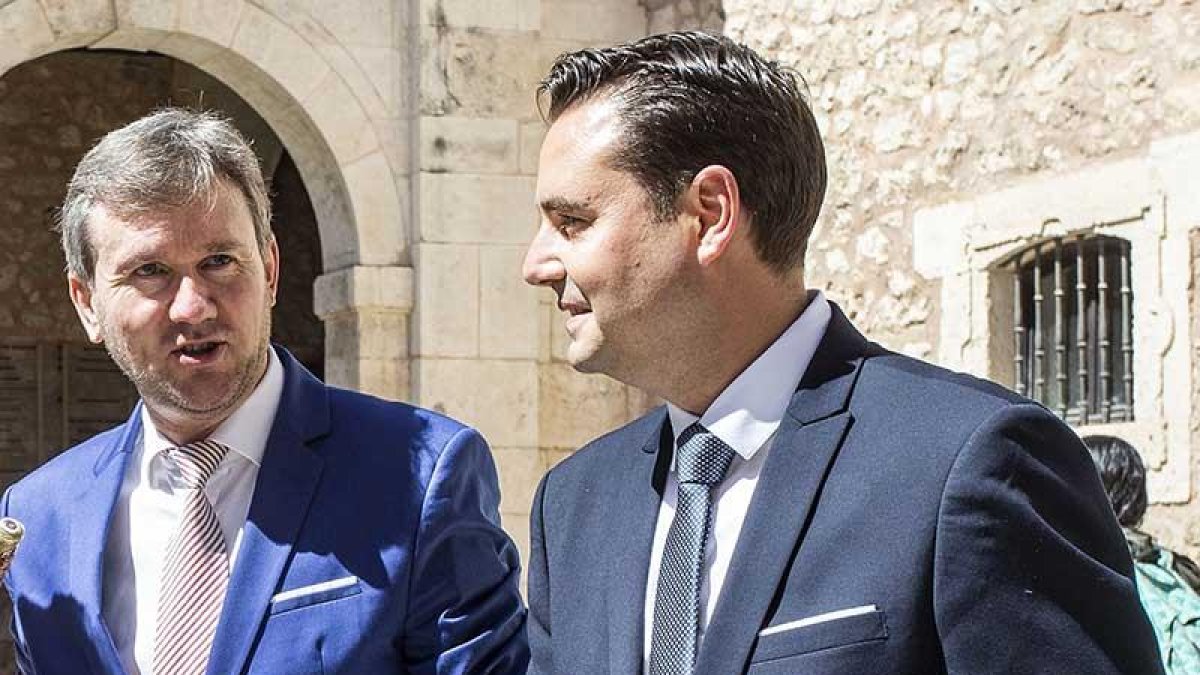 Lacalle y De la Rosa coincidieron ayer en la UBU tras hablar por separado con Cs-SANTI OTERO