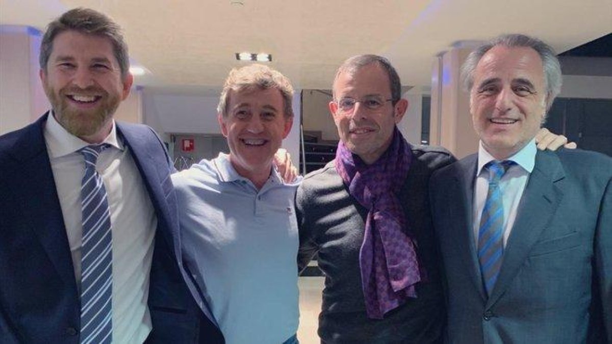 Sandro Rosell y Joan Besolí, junto a sus abogados Andrés Maluenda y Pau Molins.-
