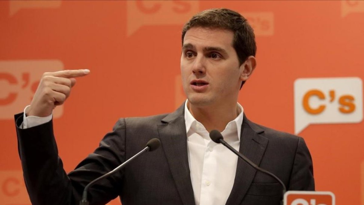 Albert Rivera ofrece una rueda de prensa en la sede de Ciudadanos de Madrid este lunes 9 de enero.-JOSÉ LUIS ROCA