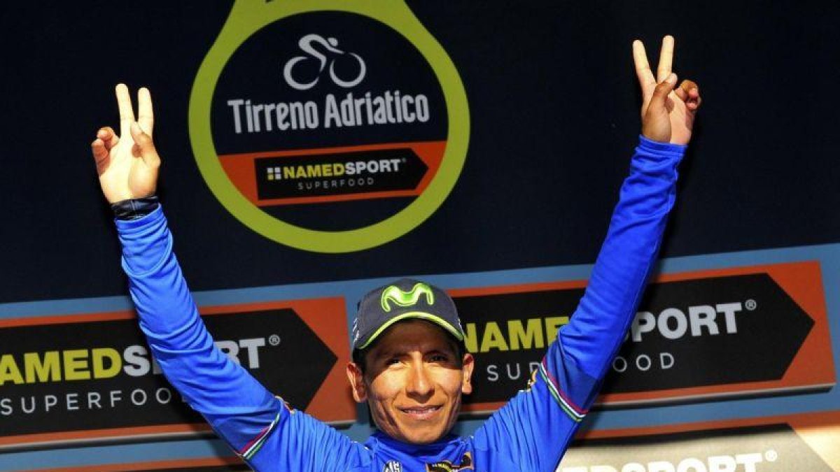 Nairo Quintana, en el podio de la Tirreno-Adriático.-DARIO BELINGHERI / EFE