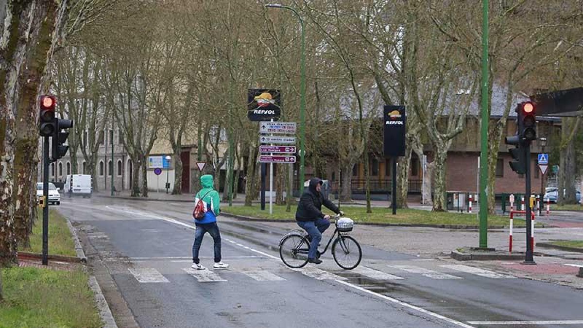 Paso de peatones y ciclistas en el que se produjo el atropello.-RAÚL G. OCHOA