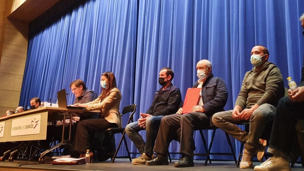 Imagen de la reunión organizada hoy por los críticos al presidente