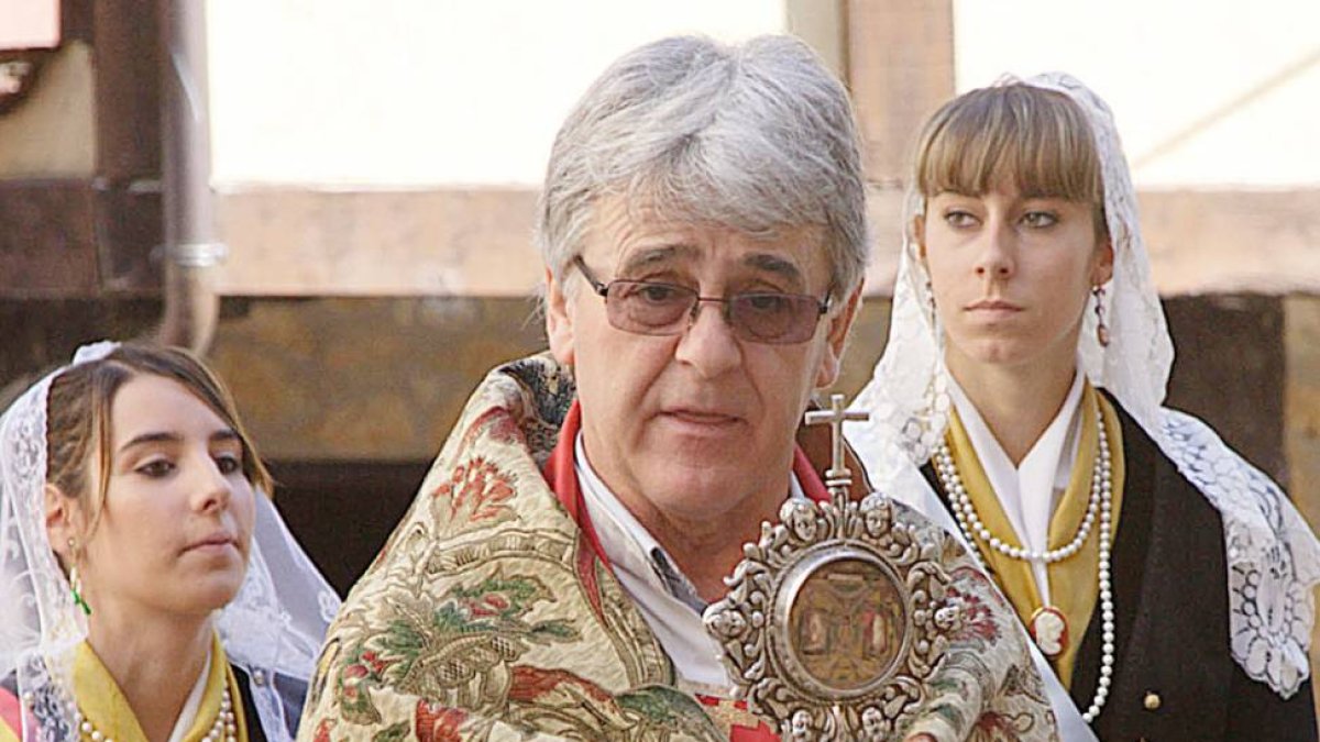 La reliquia de los santos patronos pozanos es procesionada en sus fiestas.-G. González