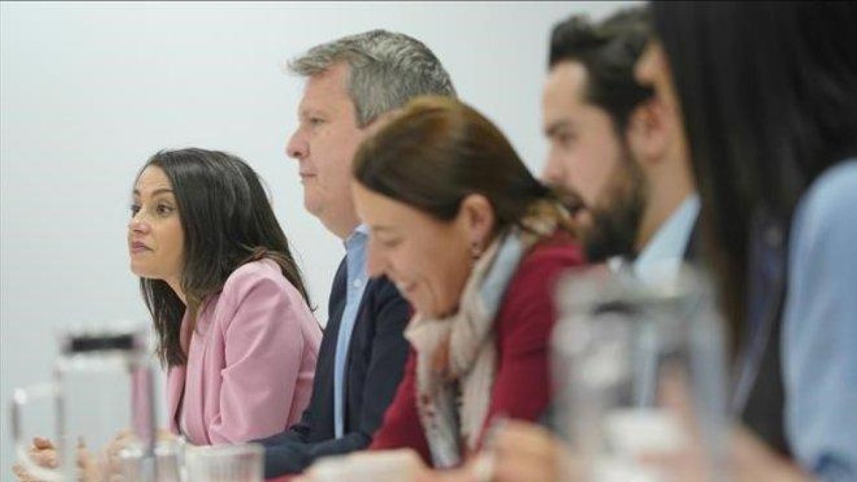 Inés Arrimadas junto a otros miembros de la dirección de Ciudadanos.-JOSE LUIS ROCA