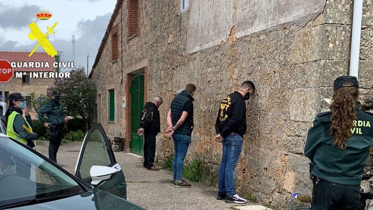 La Guardia Civil detiene a cinco integrantes de la banda motora Road Eagle. GUARDIA CIVIL