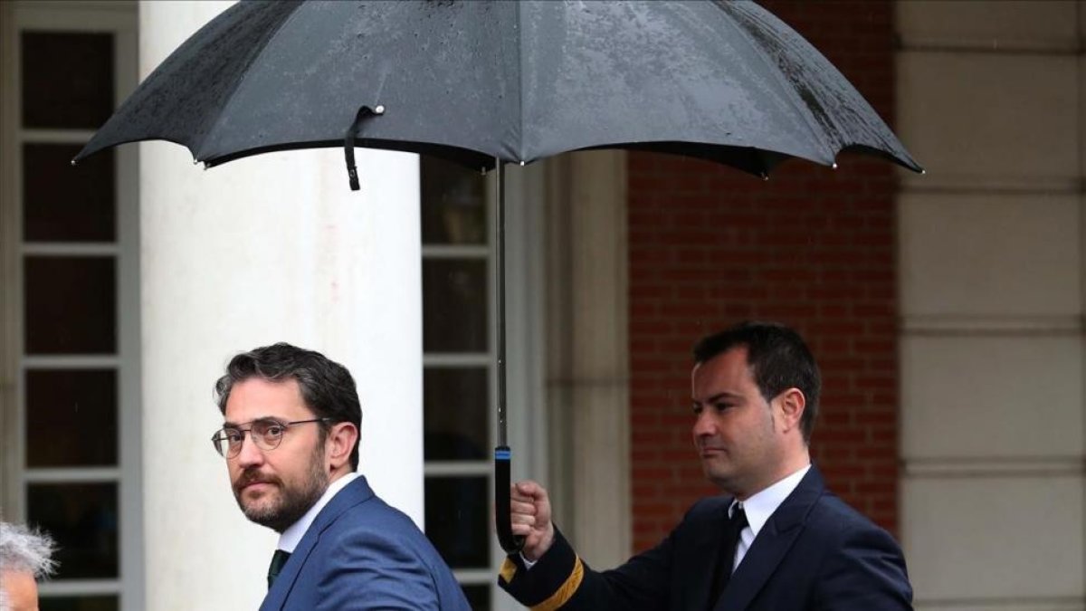 Màxim Huerta llega a la primera reunión del Consejo de Ministros del Gobierno de Pedro Sánchez, el pasado 8 de junio.-DAVID CASTRO