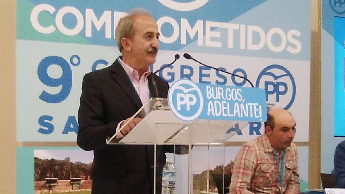 Un momento de la intervención de Ramiro Ibáñez en el congreso.-ECB