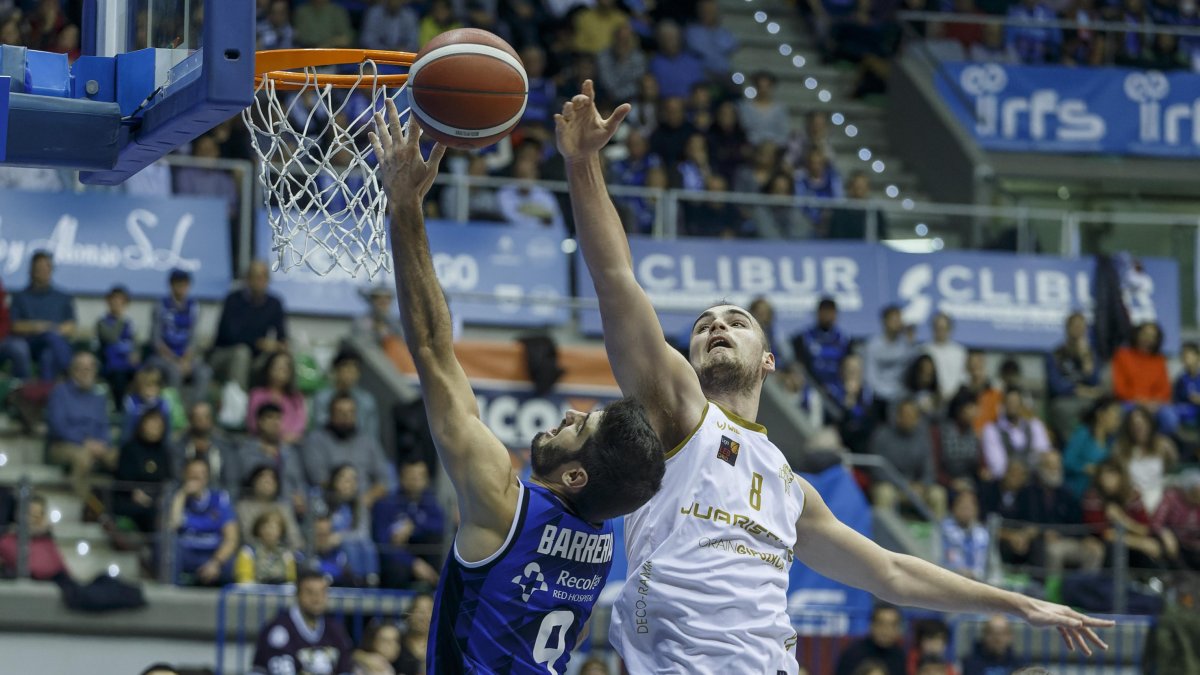 El San Pablo Burgos brilló al compás de Álex Barrera, MVP del encuentro. Santi Otero