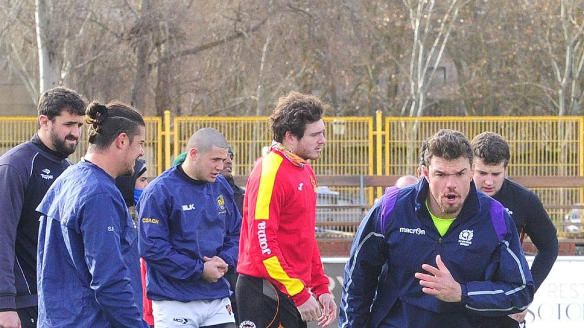 El conjunto gualdinegro durante un entrenamiento.-ISRAEL L. MURILLO