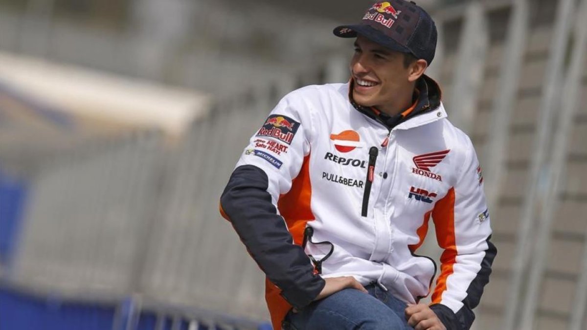 Marc Márquez posa para su equipo, Repsol-Honda-JAIME OLIVARES