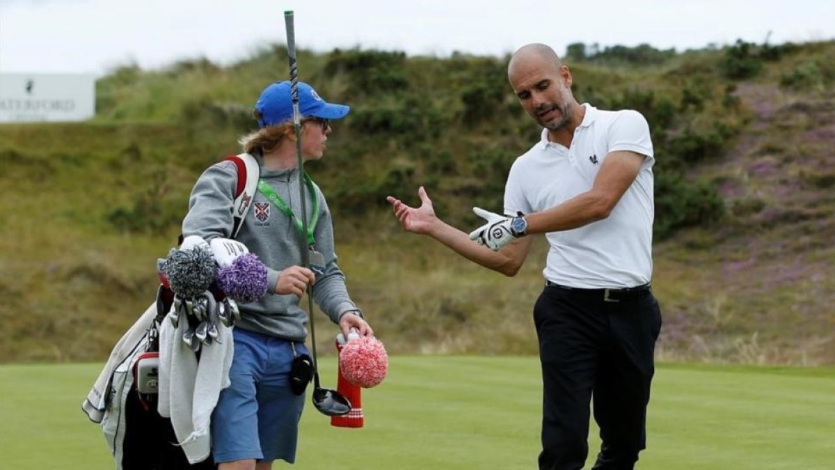 El entrenador del Machester City viajó el martes a Irlanda para disputar un torneo pro-am de golf.-PAUL CHILDS