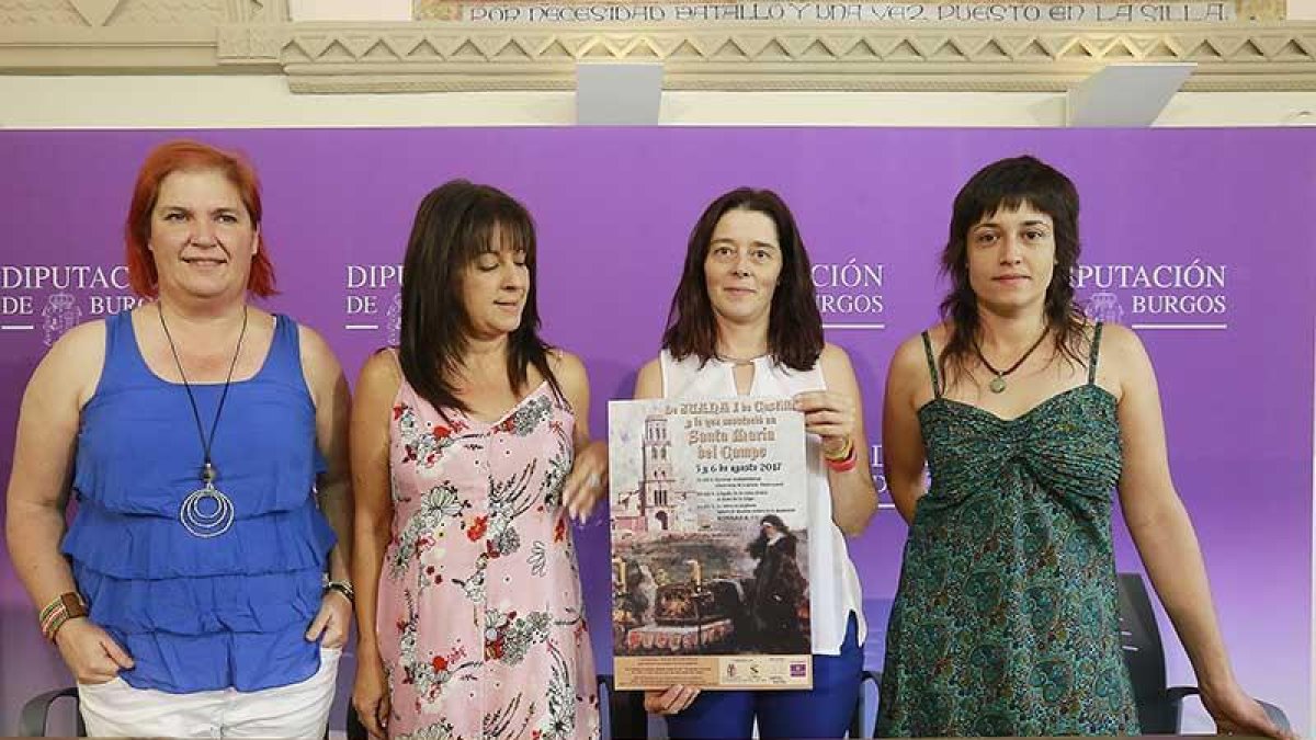 Beatriz Cantero, Inmaculada Sierra y Goretti Mahamud se encargaron de presentar la undécima edición del evento.-RAÚL G. OCHOA