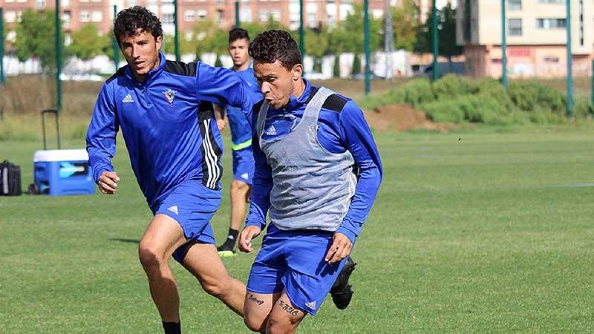 Imagen del último entrenamiento semanal del CD Mirandés.-@CDMIRANDES
