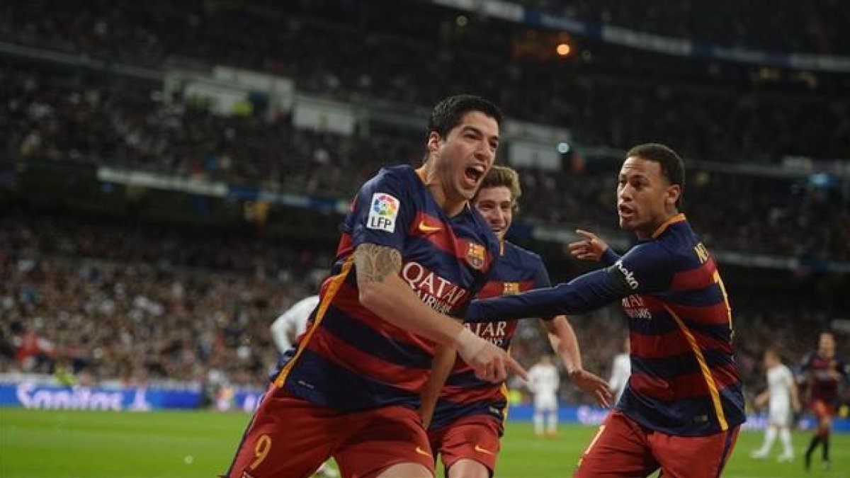 Suárez celebra el primer gol del Barça.-JORDI COTRINA