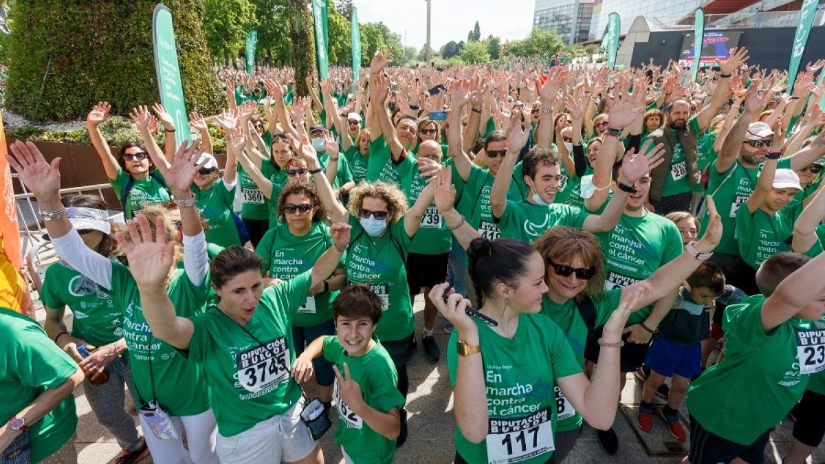 La II Marcha contra el Cáncer de Burgos reúne a 6.154 participantes. SANTI OTERO