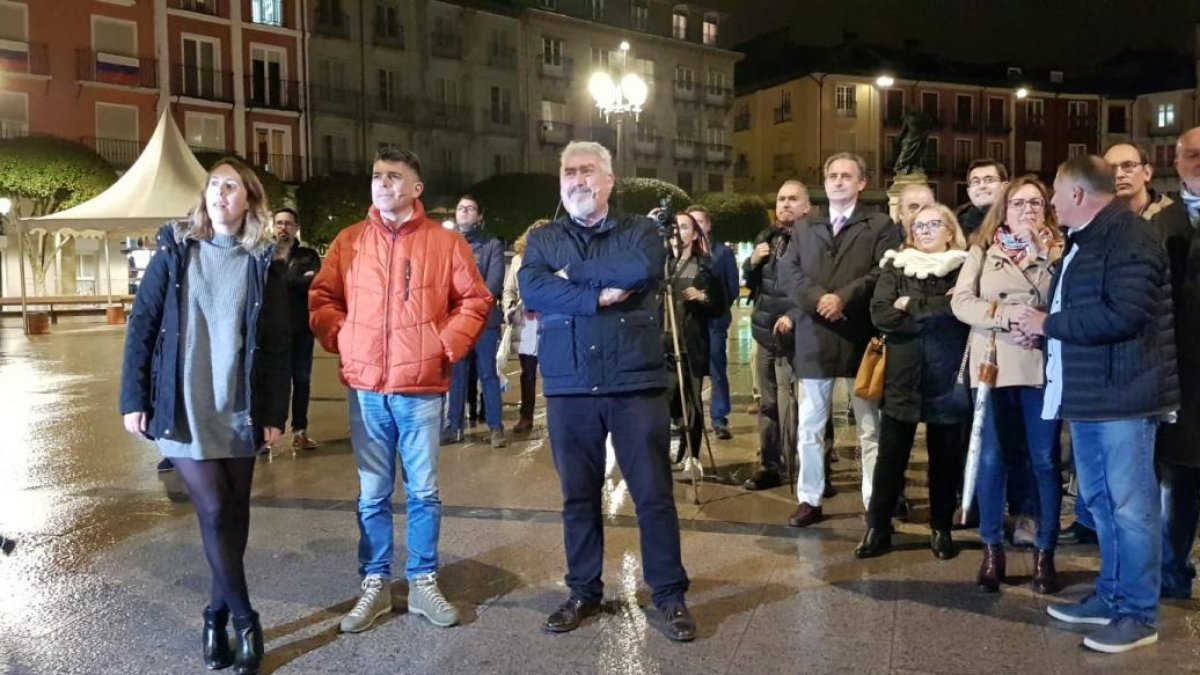 Los candidatos comenzaron la campaña electoral en la plaza mayor.-