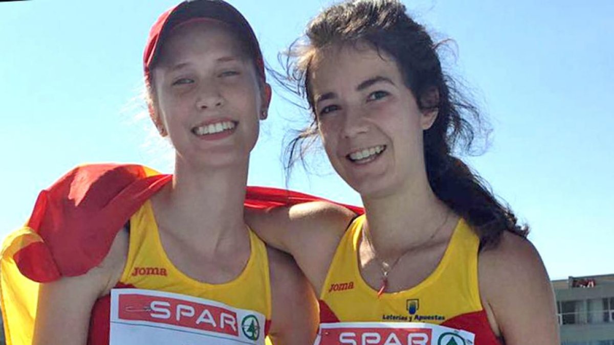 Marina Peña (derecha), junto a su compañera de selección en el Europeo-ECB