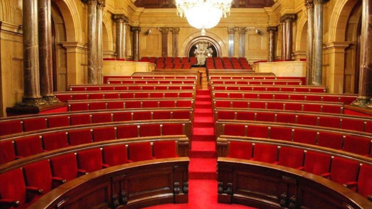 El hemiciclo del Parlament vacío.-EL PERIÓDICO