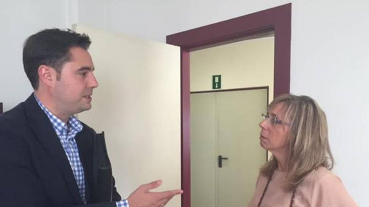 Daniel de la Rosa y Emiliana Molero tras la reunión en FAE.-