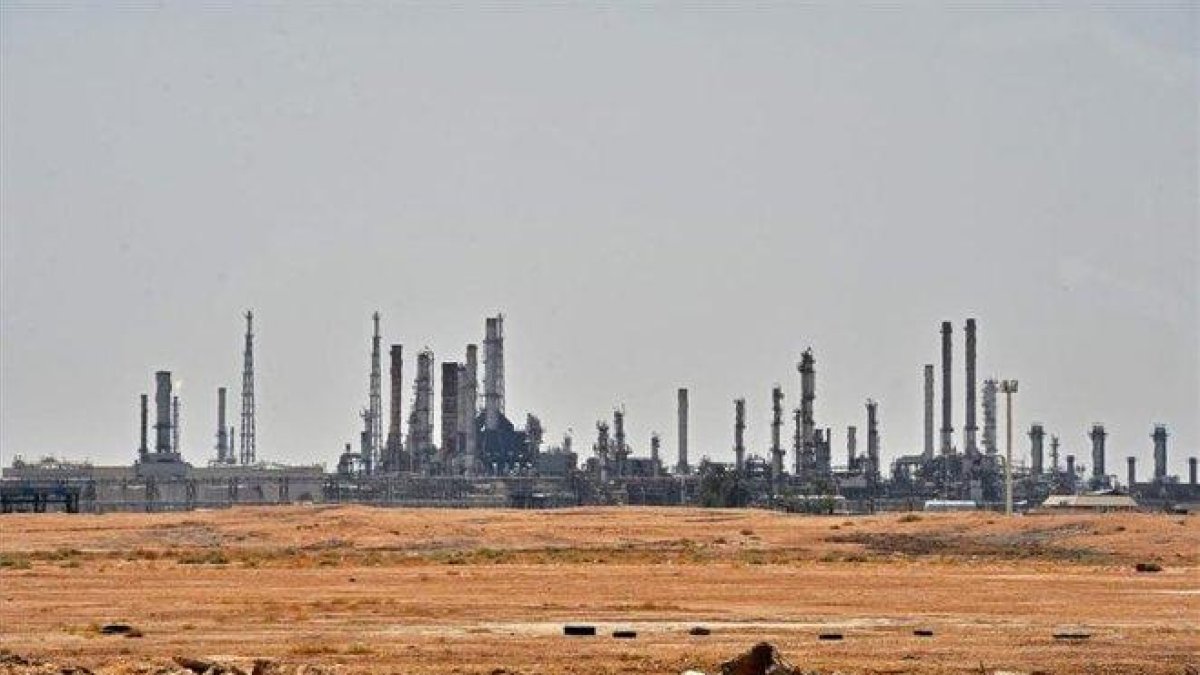 Refinería de la petrolera Aramco en Arabia Saudí.-AFP