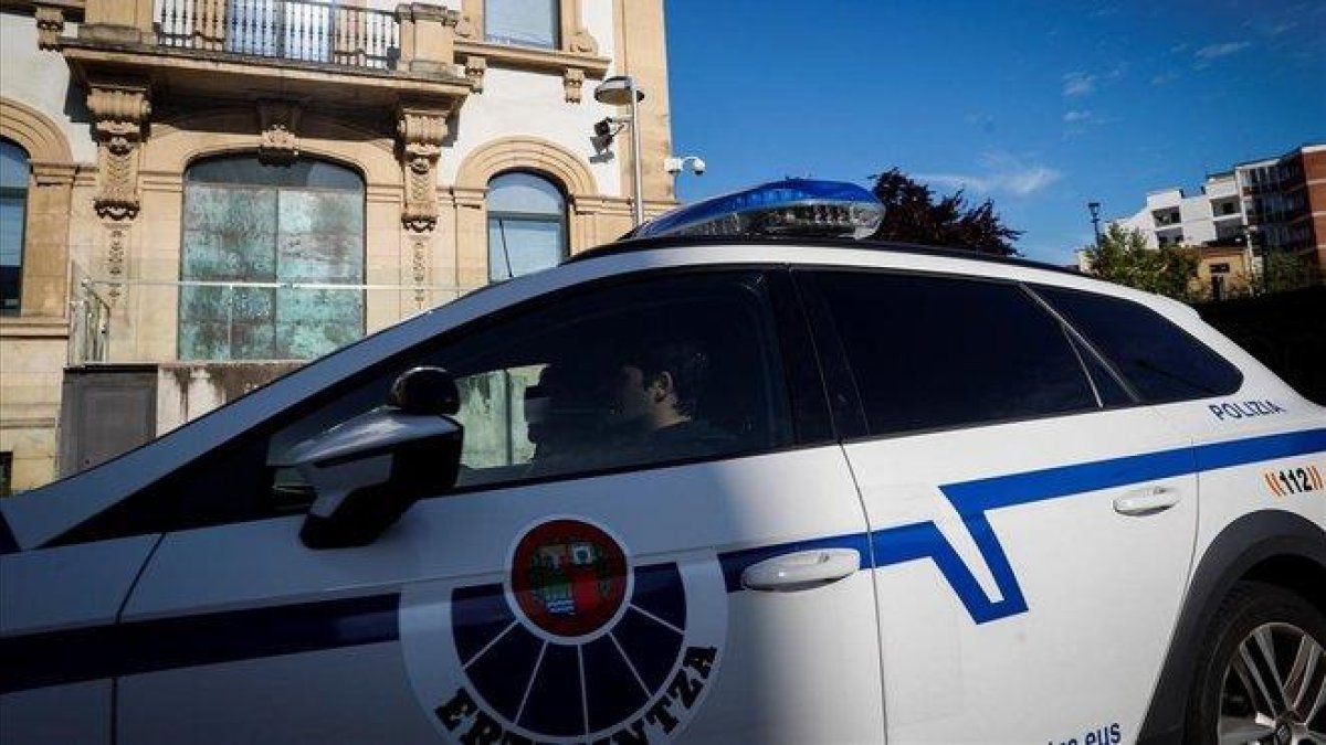 Vehiculo de la Ertzaintza.