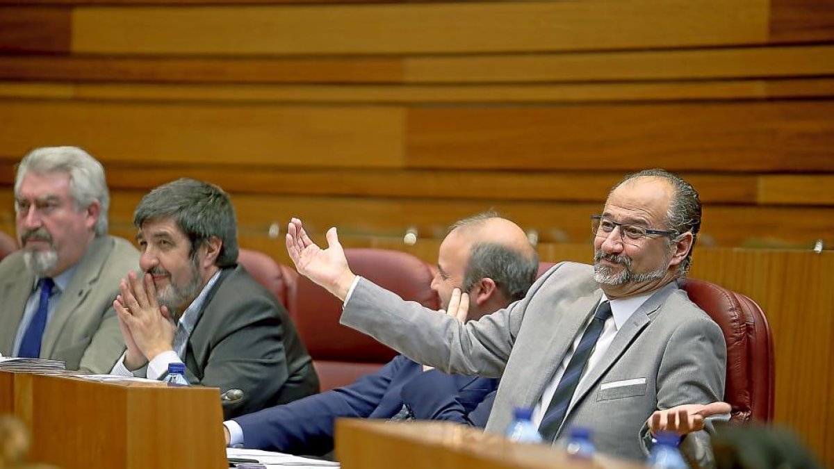 Luis Fuentes en su escaño.-ICAL