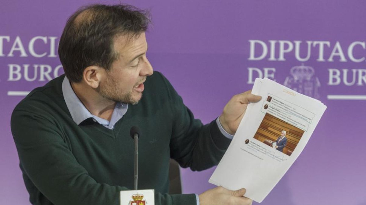 Suárez reprochó que en los plenos y redes sociales C’s reclame una cosa «y luego actúe de forma contraria».-