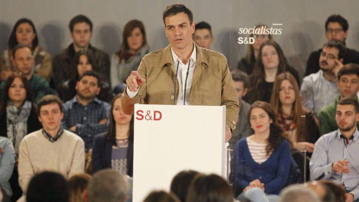 El secretario general del PSOE, Pedro Sánchez, durante su intervención en la clausura hoy de una conferencia sobre el mundo rural y los pequeños municipios en Puebla de Sanabria.-Foto: EFE