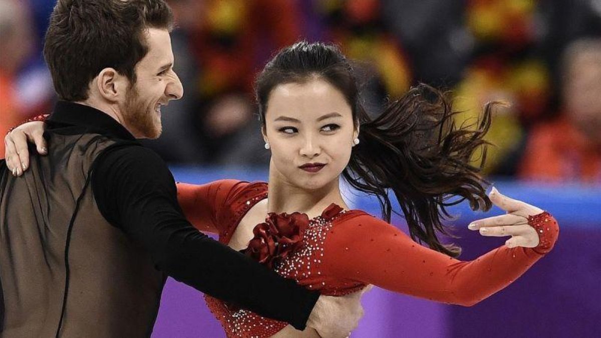 La pareja surcoreana formada por Yura Min y Alexander Gamelin, en pleno arrebato.-AFP / ARIS MESSINIS