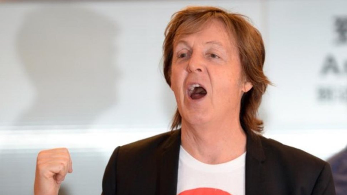 Paul McCartney, en el aeropuerto de Haneda de Tokio.-AFP / TOSHIFUMI KITAMURA