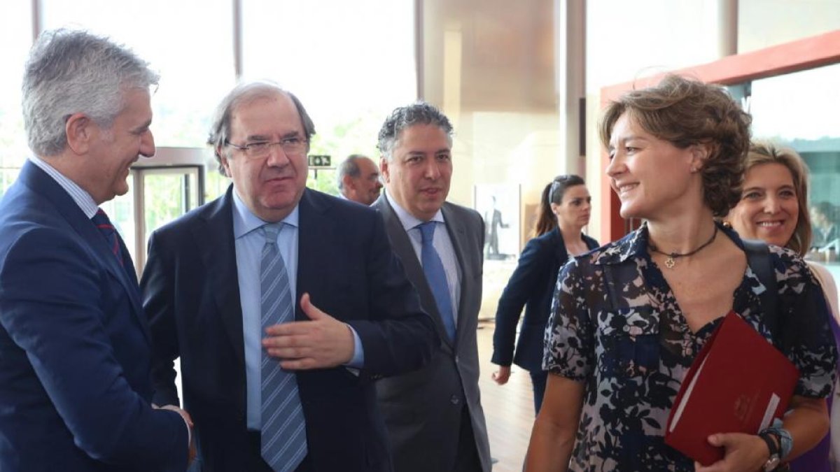 El presidente de la Junta de Castilla y León, Juan Vicente Herrera, y la ministra de Agricultura y Medio Ambiente, Isabel García Tejerina, participan en la Convención Nacional de la Cámara de Comercio Hispana de los Estados Unidos.-ICAL