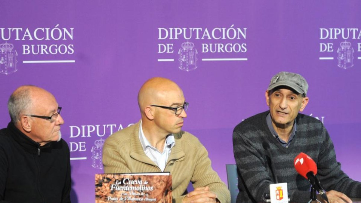 (De izq. a dch.) Ferrer, Del Barco y Sáez durante la presentación del libro.-I. L.M.