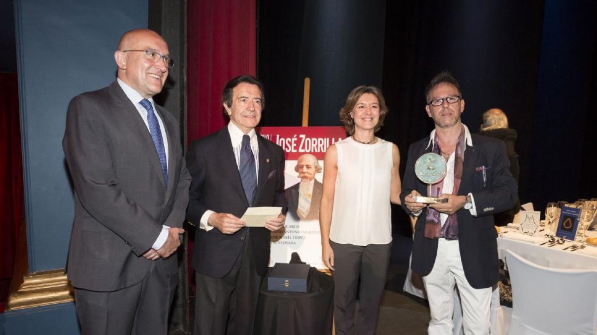 Enrique Cornejo, Isabel García Tejerina y Jesús Losada, ayer, en el teatro Zorrilla.-MIGUEL ÁNGEL SANTOS