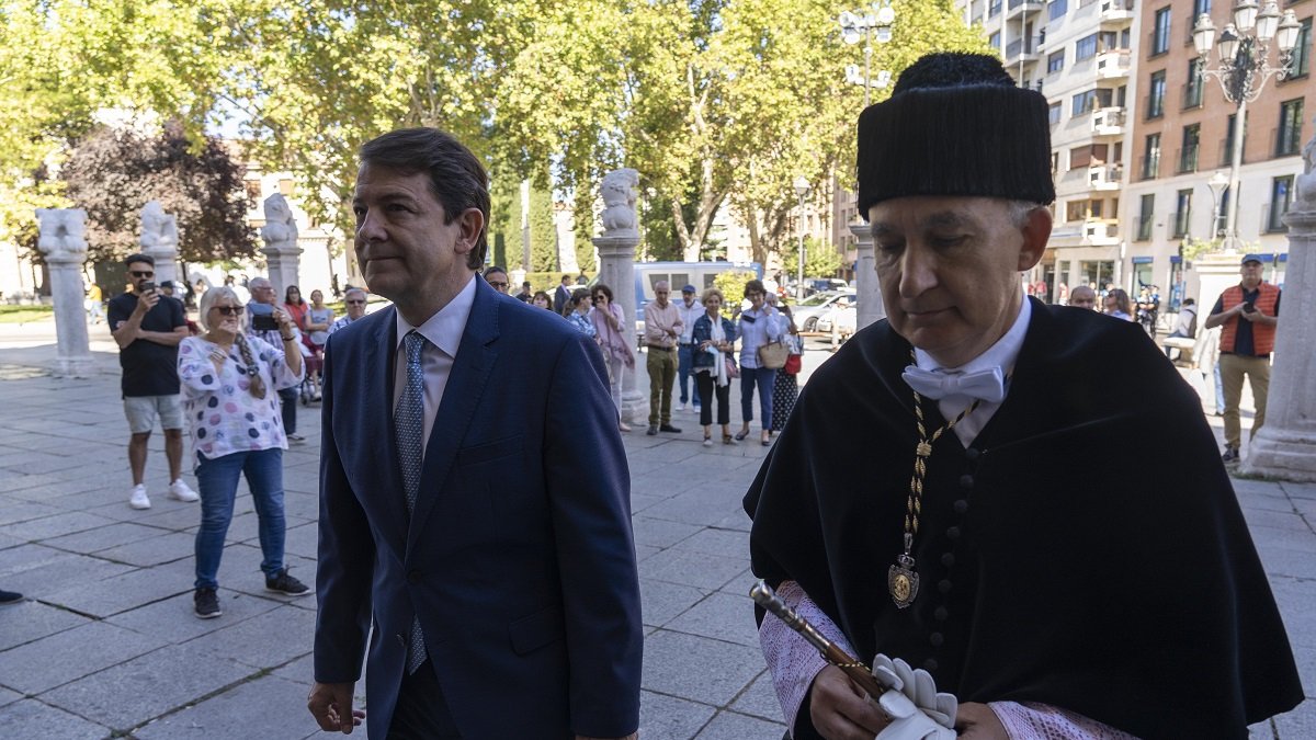 El presidente de la Junta de Castilla y Le?n, Alfonso Fern?ndez Ma?ueco, clausura el acto apertura del curso acad?mico de las Universidades de Castilla y Le?n 2022-2023