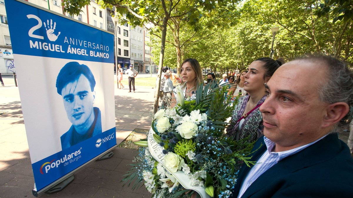 El homenaje se realizó en la plaza de San Agustín. Tomás Alonso
