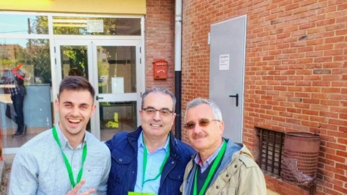 En la imagen, el presidente provincial de Vox, Ángel Martín, con José Antonio Ortega Lara.-ECB