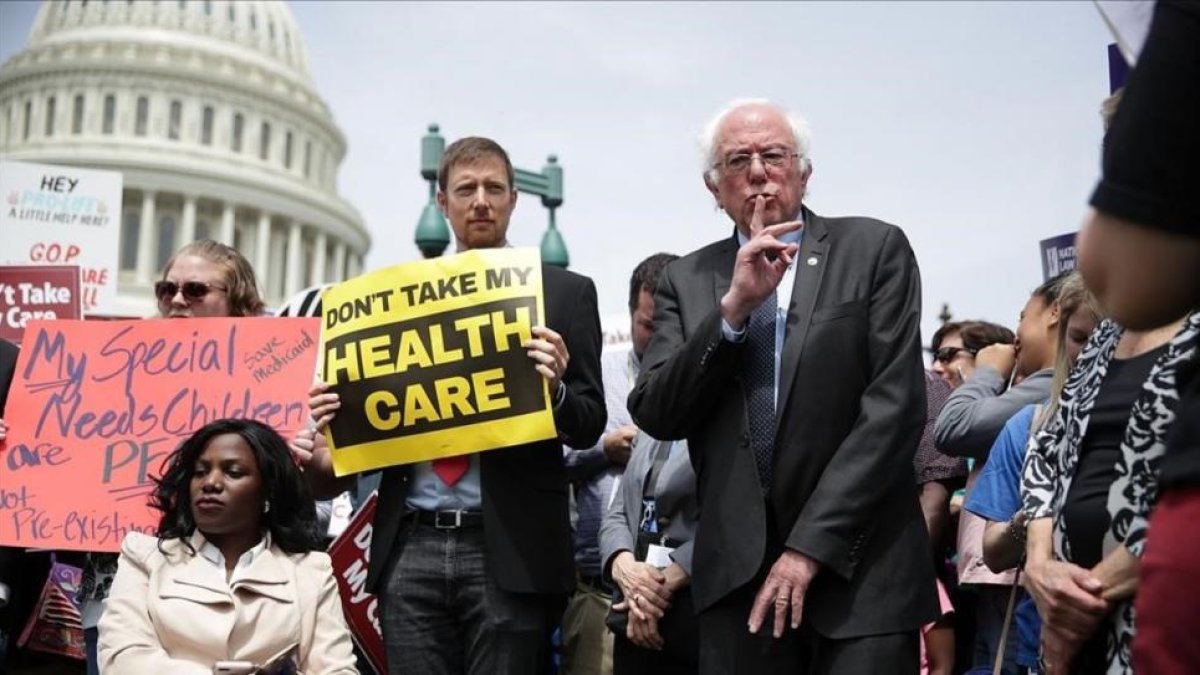 El excandfidato demócrata Bernie Sanders, en una protesta en defensa del Obamacare.-ALEX WONG
