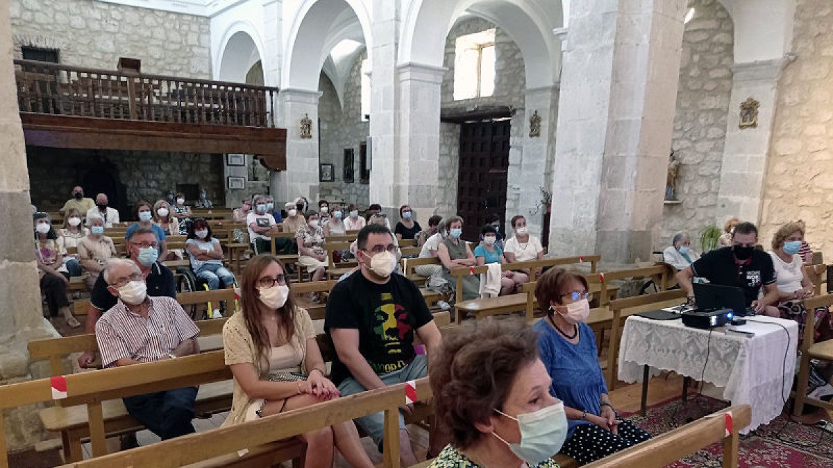 El tributo tuvo lugar en la iglesia de Santa Columba de Adrada de Aza. L. V.