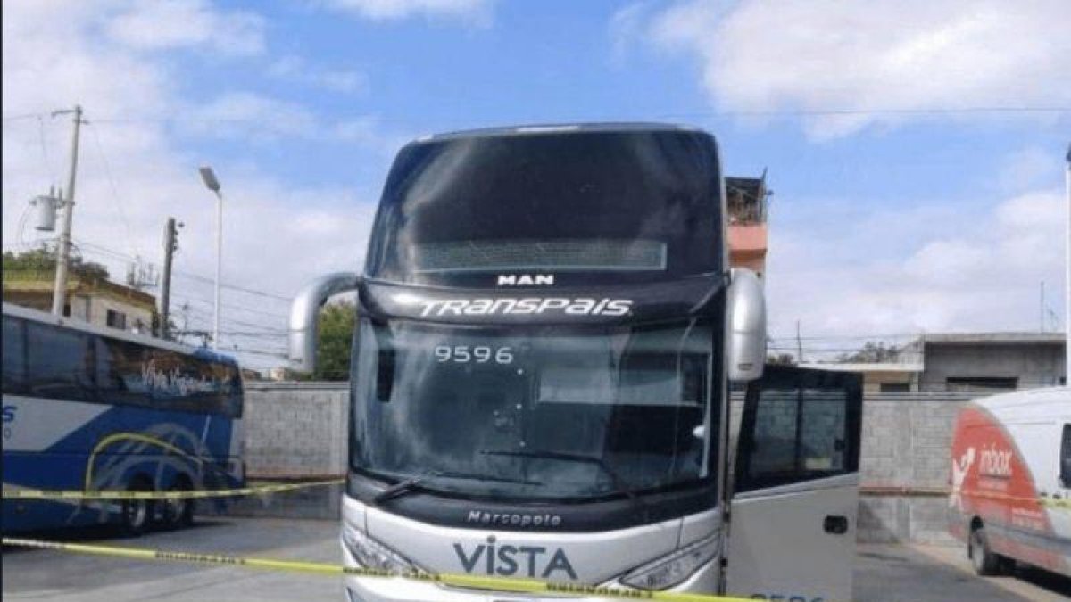 Un autobús de la empresa Transpaís donde secuestraron a 19 personas.-EL PERIÓDICO